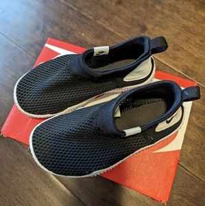 Nike aqua sock 360 size 9C